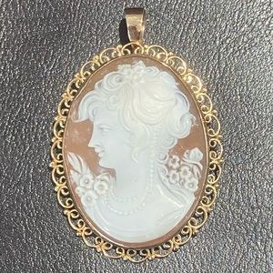 Vintage 14K Yellow Gold Oval Tan Cameo Pendant/Pin